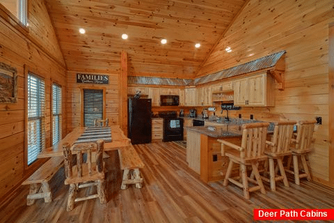 Pigeon Forge 4 Bedroom Cabin with Full Kitchen - Cubbs Dream
