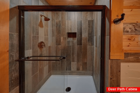 Master Bathroom with Shower Sleeps 18 - Cubbs Dream