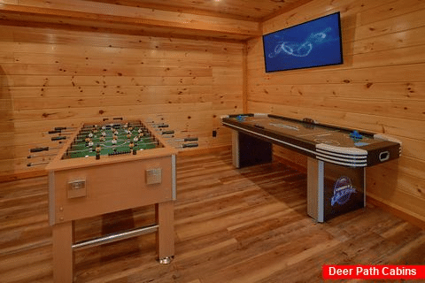 Luxury 4 Bedroom Cabin with Game Room - Cubbs Dream