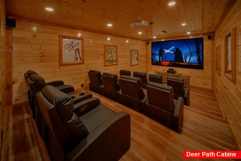 Luxury 4 Bedroom Cabin with Theater Room - Cubbs Dream