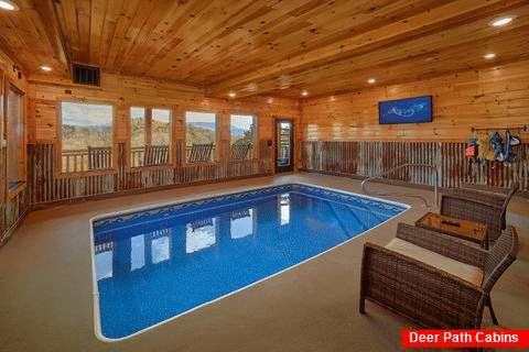 Smoky Mountain 4 Bedroom Cabin with Indoor Pool - Cubbs Dream