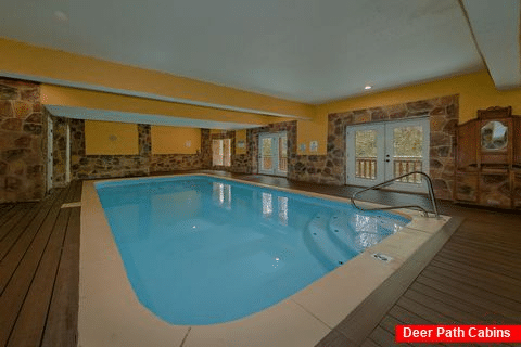 Indoor Large Pool 8 Bedroom Cabin Sleeps 22 - Pool and a Theater Lodge