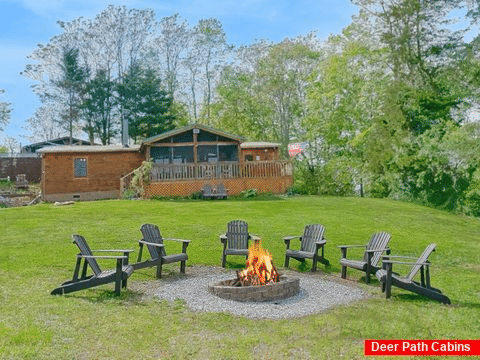 Large Yard 3 Bedroom with Fire Pit Sleeps 10 - On Mountain Time