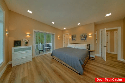 Gatlinburg rental with King bedroom and deck - Cardinals Creek