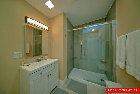 Private Master Bathroom in 3 bedroom rental - Cardinals Creek