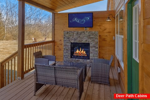 2 Bedroom Cabin with Outdoor Fireplace and TV - Sunshine Vista