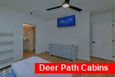 Twin Bedroom with Cable TV and WiFi