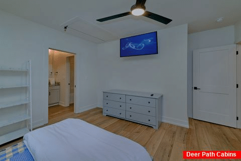Twin Bedroom with Cable TV and WiFi - Home Sweet Townhome
