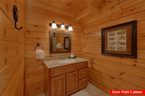 Master Bedroom with Bath in premium cabin rental - Endless Sunrises