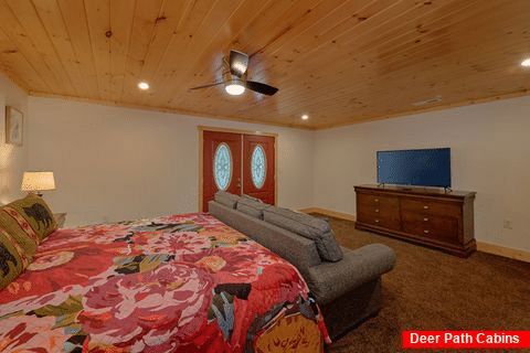 King Bedroom with TV & Sleeper Sofa - Bar Mountain IV