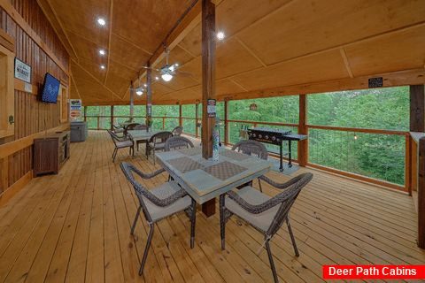 8 Bedroom Cabin with Large Deck & Extra Seating - Bar Mountain IV