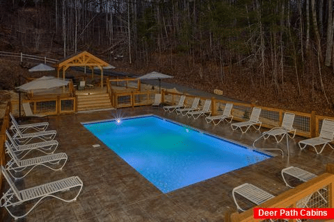 8 Bedroom Cabin with Community Pool - Bar Mountain IV