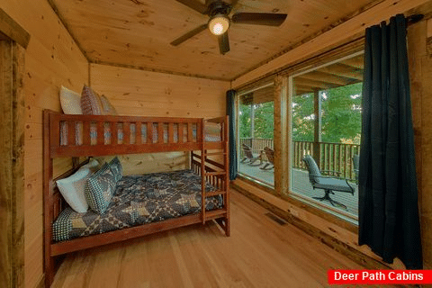 5 Bedroom Cabin Kids Bunk Bed Room Sleeps 16 - Above Walden's Creek