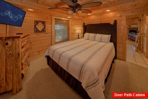 Spacious 4 Bedroom 3 Bath Cabin Sleeps 14 - Arrowhead Lodge