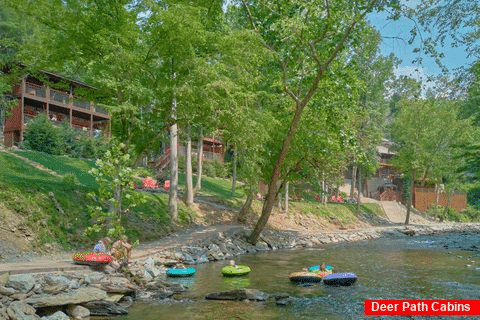 7 bedroom cabin with River Access for tubing - River Mist Lodge