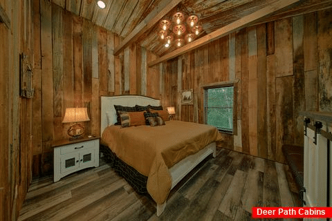 Luxurious Master Suite in 6 bedroom cabin - A View From Above
