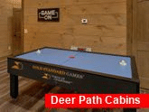 6 bedroom cabin game room with air hockey game
