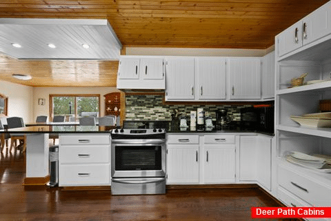 Large Open Kitchen Vacation Home Sleeps 24 - Crestview Estate