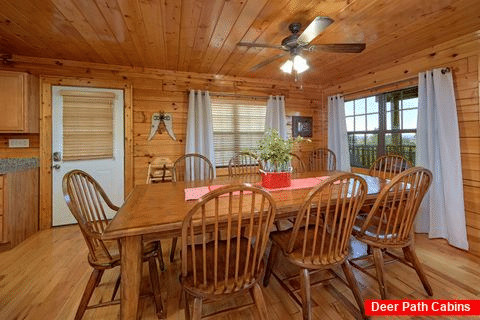 Spacious Cabin with Large dining area - Knockin On Heaven's Door