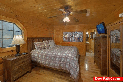 4 Bedroom Cabin with Master Suite and King Bed - Knockin On Heaven's Door
