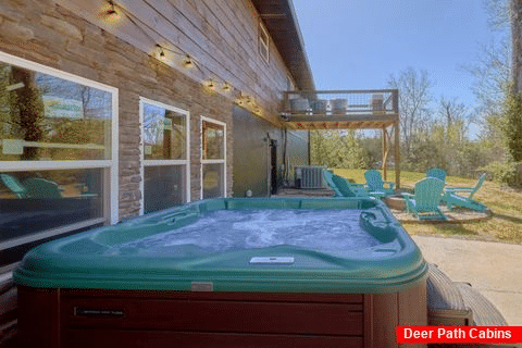 6 bedroom luxury cabin with private hot tub - Ain't Life Grand