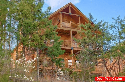 Smoky Mountain 4 Bedroom Cabin with Private Pool - Cubbs Dream