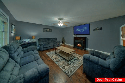 3 Bedroom with Cable TV, and Electric Fireplace - Bear Splashin Fun