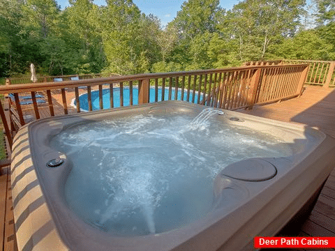 3 Bedroom Cabin with Hot Tub and Outdoor Pool - Bear Splashin Fun