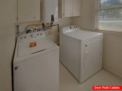 3 Bedroom with Full Size Washer & Dryer - Parkway Retreat