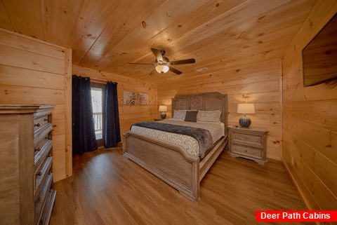 Master Bedroom with King bed in 2 bedroom rental - Bandit Lodge
