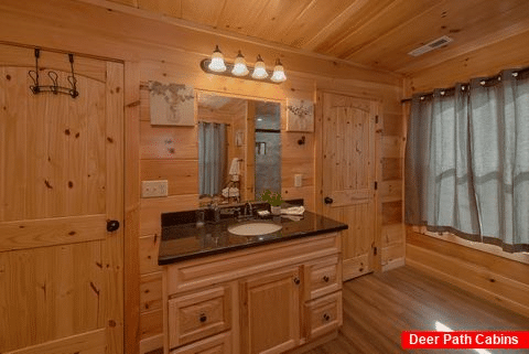 Private Master Bath in 2 bedroom rental cabin - Bandit Lodge