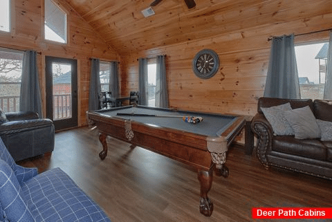 2 bedroom cabin game room with arcade game - Bandit Lodge