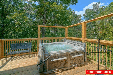 4 Bedroom Vacation Home with Hot Tub - Bear Necessities