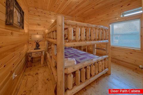 6 bedroom rental cabin with queen bunk beds - Fireside Retreat
