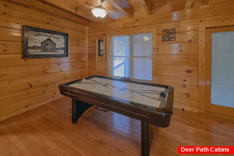 Sevierville cabin with air hockey and pool table - Fireside Retreat