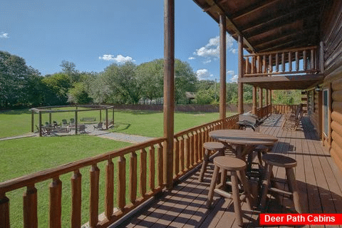 6 bedroom cabin with grill and a private yard - Fireside Retreat
