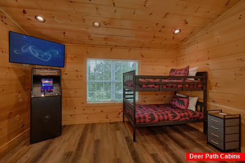 1 Bedroom Cabin with Twin Bunk Beds and Arcade - A Beary Good Life