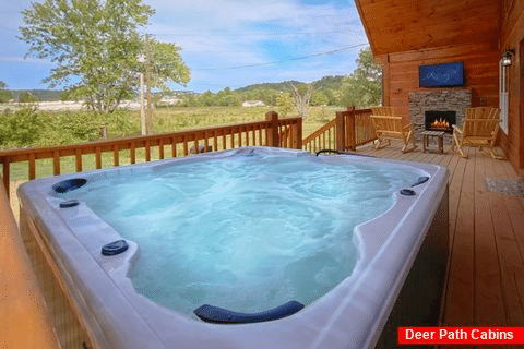 1 Bedroom Cabin with Large Hot Tub - A Beary Good Life