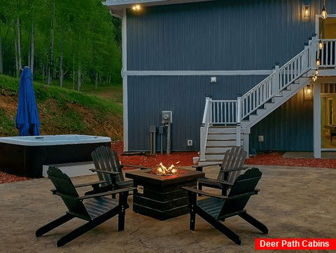 Gatlinburg luxury rental with outdoor fire pit - Cardinals Creek