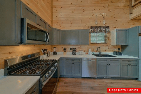 Spacious 4 Bedroom Cabin Fully Equipped Kitchen - Downtown Gatlinburg Hideaway