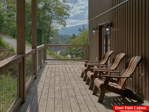 Four Bedroom Cabin with Spacious Deck Seating - Downtown Gatlinburg Hideaway
