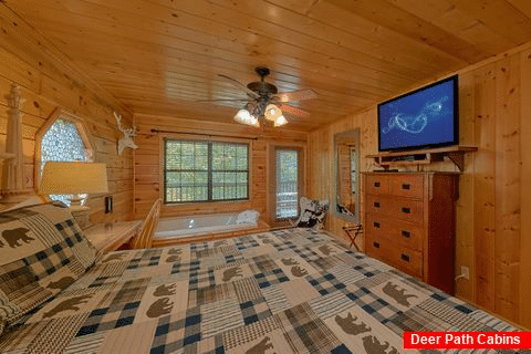 Beautiful 4 Bedroom Cabin with Master Bedroom - Grand Getaway Cabin