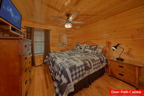 Beautiful 4 Bedroom Cabin Sleeps 10 - Grand Getaway Cabin