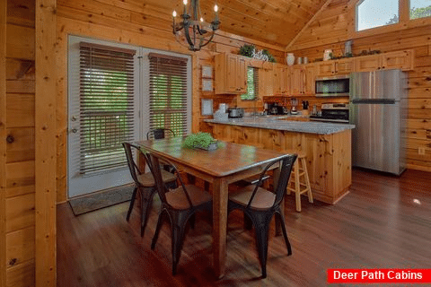 Pigeon Forge 2 bedroom cabin with full kitchen - Cozy Escape