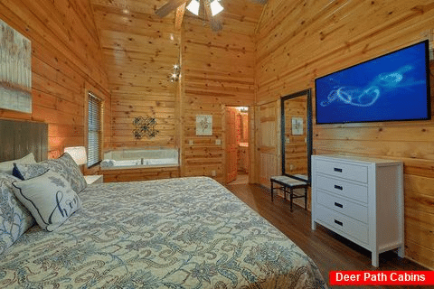 Cabin bedroom with King Bed and Jacuzzi tub - Cozy Escape