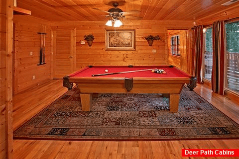 Cabin with pool table and resort pool - Great Aspirations
