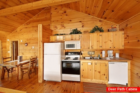1 Level Cabin with a Fully Furnished Kitchen - Bear Tracks