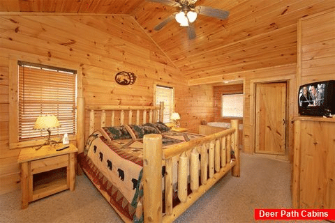 Premium 1 Bedroom Cabin with a King Bedroom - Bear Tracks