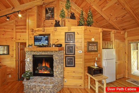 1 Bedroom Honey Moon Cabin with Cozy Fireplace - Heart to Heart
