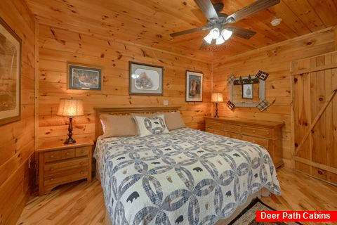 Smoky Mountain Cabin with Main Floor Bedroom - Bear Hugs